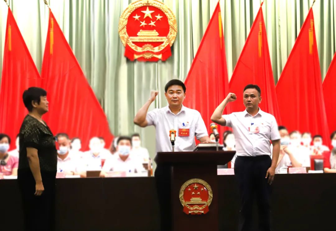 崇阳县第十八届人民代表大会第六次会议召开 徐望当选为崇阳县人民